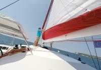 hoisting main sail sailing yacht trimaran neel 45